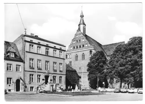 AK, Bad Wilsnack, Karl-Marx-Platz mit Rathaus und Kirche, 1981
