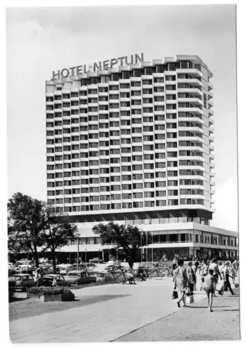 AK, Rostock Warnemünde, Strandpromenade belebt, Hotel "Neptun", 1974