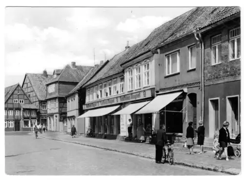 AK, Boizenburg Elbe, Straßenpartie mit Kaufhaus "Magnet", 1972