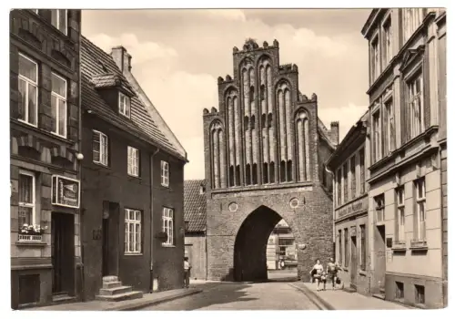 AK, Wismar, Wassertor mit HO-Gaststätte "Ostsee-Restaurant", 1967
