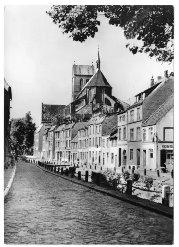 AK, Wismar, Straßenpartie mit Nicolaikirche und Konsum, 1968
