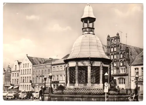 AK, Wismar, Markt mit Jungfrauenbrunnen, 1970