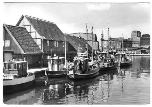 AK, Wismar, Partie im Hafen, Fischkutter, Version 2, 1976