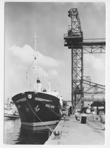 AK, Wismar, Partie im Hafen mit MS "Insel Riems", 1968