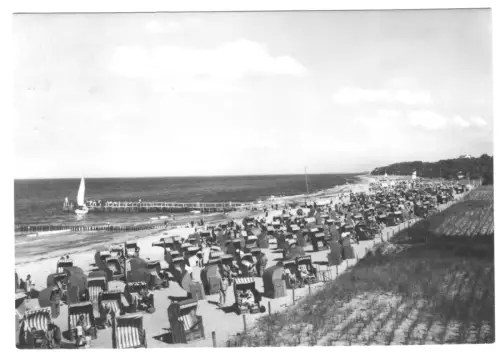 AK, Kühlungsborn Kr. Bad Doberan, Strandmotiv, belebt, 1967