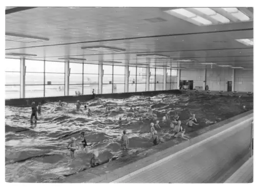 AK, Rostock Warnemünde, Hotel "Neptun", Meeresbrandungsbad, belebt, 1974