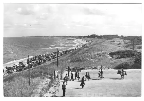 AK, Ostseebad Dierhagen, Kr. Ribnitz-Damgarten, Strandpartie, belebt, 1985