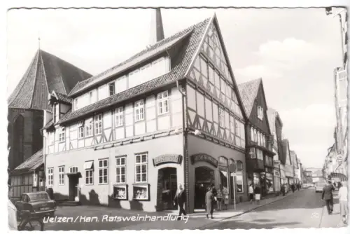 AK, Uelzen, Straßenpartie mit Ratsweinhandlung, um 1960