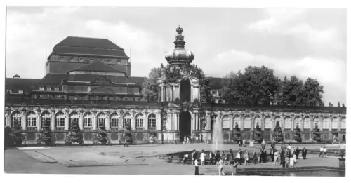 AK lang, Panoramakarte, Dresden, Zwingerhof mit Kronentor, belebt, 1973