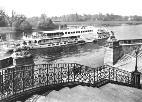 AK, Dresden, MS "Ernst Thälmann" vor Schloß Pillnitz, 1965