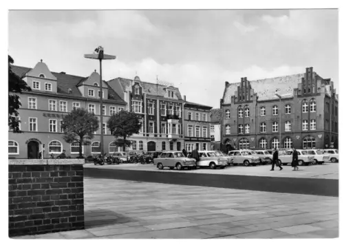AK, Stralsund, Neuer Markt, Teilansicht mit Pkw., 1969