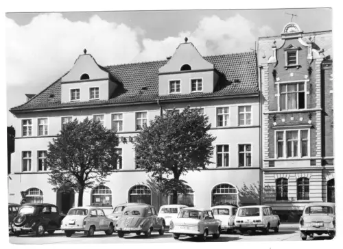 AK, Stralsund, Partie am Neuen Markt, Schweriner Hof, zeitgen. Pkw, 1971