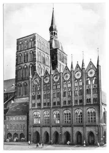 AK, Stralsund, Rathaus am Alten Markt, belebt, 1968