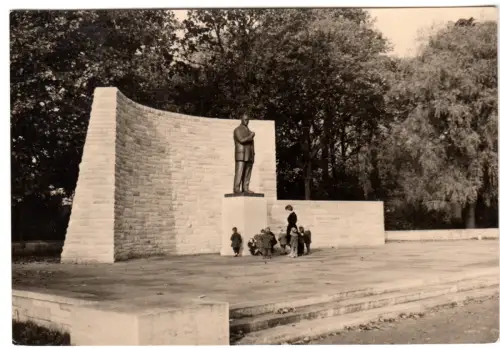 AK, Stralsund, Ernst-Thälmann-Denkmal, Kinder, 1963