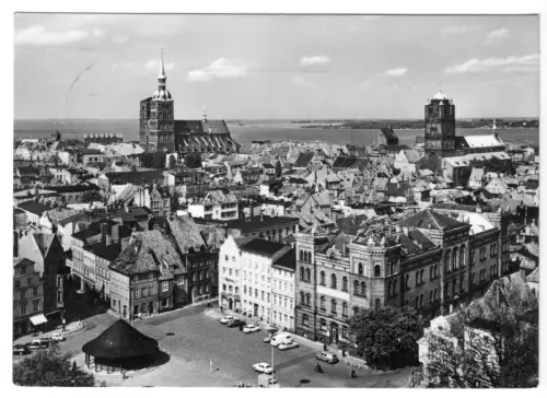 AK, Stralsund, Neumarkt mit Blick über die Stadt, Version 1, 1968
