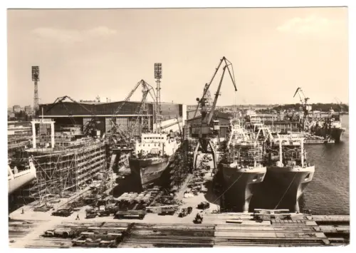 AK, Stralsund, Volkswerft, Helling und Ausrüstunungskai, 1980
