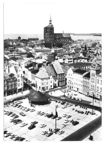 AK, Stralsund, Teilübersicht mit Blick auf den Neuen Markt, 1970