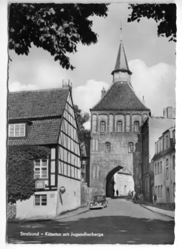 AK, Stralsund, Kütertor mit Jugendherberge, 1965