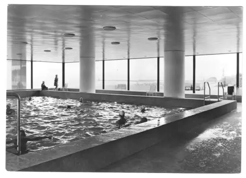 AK, Rostock Warnemünde, Hotel "Neptun", Swimmingpool, belebt, 1972