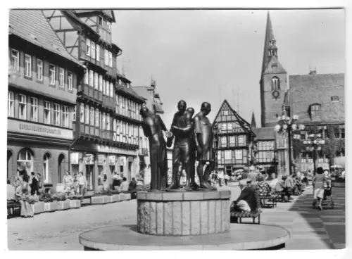 AK, Quedlinburg, Marktplatz belebt, mit Müntzberger Musikanten, 1985