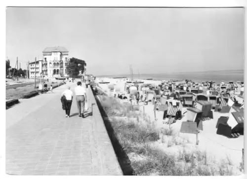 AK, Kühlungsborn Kr. Bad Doberan, Partie am Weststrand, belebt, 1975