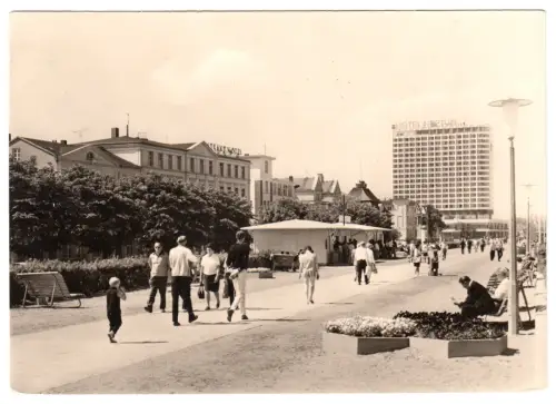 AK, Rostock Warnemünde, Strandpromenade mit Blick zum Hotel "Neptun", 1971