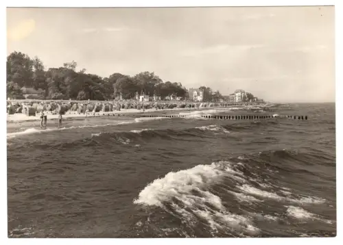 AK, Kühlungsborn Kr. Bad Doberan, Strandpartie von der Seeseite, 1970