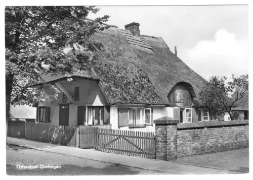 AK, Ostseebad Dierhagen, Kr. Ribnitz-Damgarten, Straßenpartie mit Haus, 1964