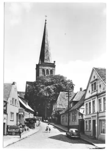 AK, Bergen Rügen, Blick in die Kirchstr. mit Marienkirche, 1967
