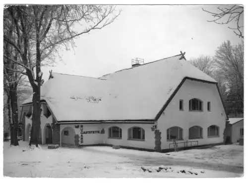 AK, Bergen Rügen, Rugard-Gaststätte, Version 2, Winteransicht, um 1970