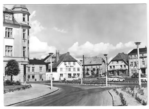 AK, Bergen Rügen, Karl-Marx-Platz mit Löwen-Apotheke und "Zum Stern", V. 1, 1969