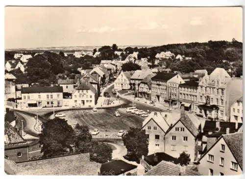 AK, Bergen Rügen, Blick von oben auf den Karl-Marx-Platz, 1975