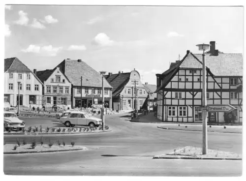 AK, Bergen Rügen, Straßenpartie am Karl-Marx-Platz, Pkw, 1973