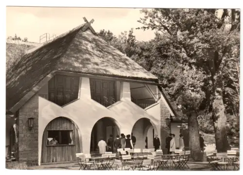 AK, Bergen Rügen, Rugard-Gaststätte mit Terasse, belebt, 1973