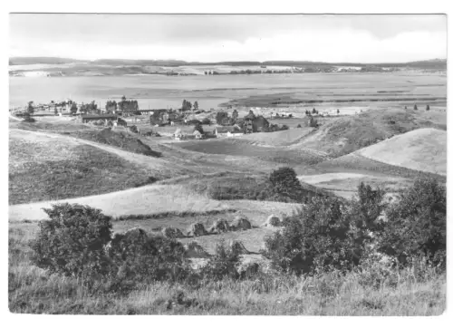 AK, Gager, Mönchgut Rügen, Gesamtansicht in der Landschaft, 1975