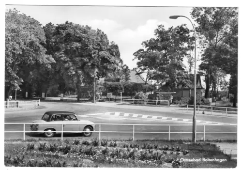 AK, Ostseebad Boltenhagen, Straßenkreuzung, PKW, Zeitungskiosk, 1970