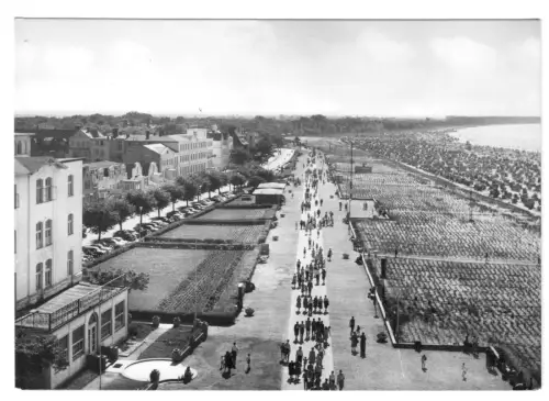 AK, Rostock Warnemünde, Blick vom Leuchtturm auf Promenade und Strand, 1968