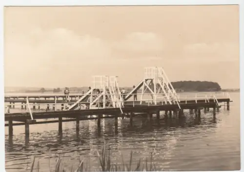 AK,   Sternberg Meckl., Schwimmbad mit Rutschen, 1966