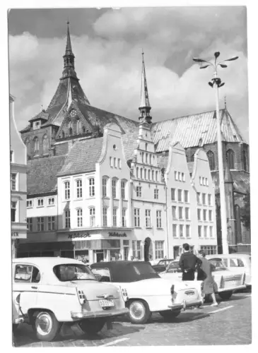 AK, Rostock, Giebelhäuser und Marienkirche, zeitgen. Pkw,  1974