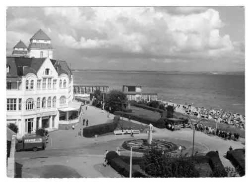 AK, Ostseebad Binz Rügen, An der Strandpromenade mit HO-Spielwaren, Uhr, 1973
