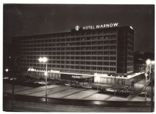 AK, Rostock, Interhotel "Warnow", Nachtansicht, 1968