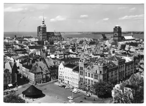AK, Stralsund, Neumarkt mit Blick über die Stadt, Version 1, 1968
