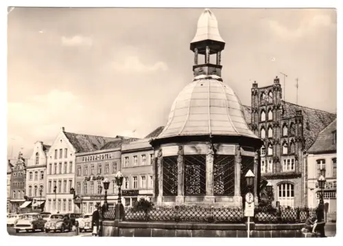 AK, Wismar, Markt mit Jungfrauenbrunnen, 1970