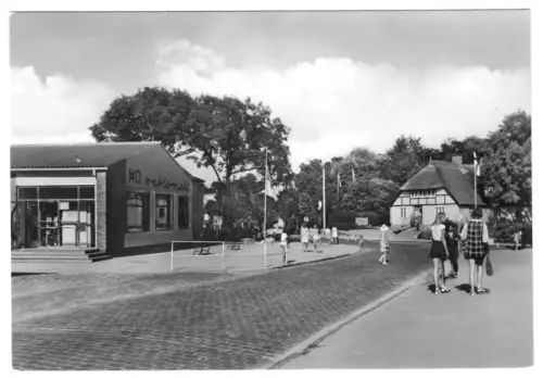 AK, Ostseebad Göhren Rügen, Straßenpartie mit Kaufhalle HO rationell, 1973