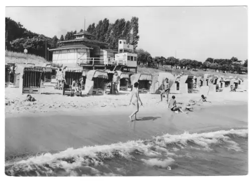 AK, Ostseebad Göhren Rügen, Badestrand mit Rettungsturm, belebt, 1964