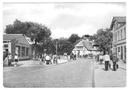 AK, Ostseebad Göhren Rügen, Straßenpartie mit Kaufhalle HO rationell, 1976