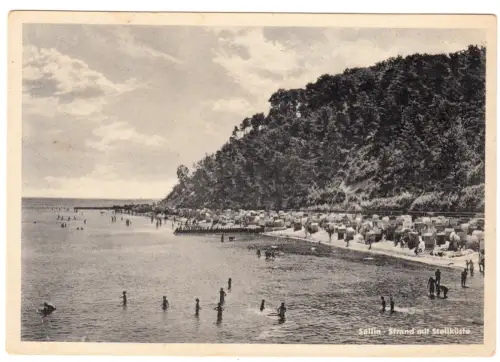AK, Sellin Rügen, Strand mit Steilküste, belebt, 1952