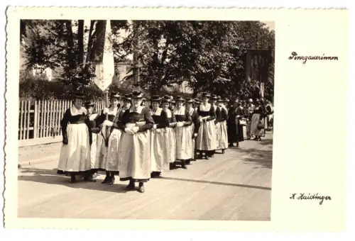 AK, Prinzgau, Salzburg, Prinzgauerinnen in Tracht, um 1930