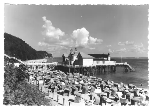 AK, Sellin Rügen, Strandleben und Seebrücke, Echtfoto, um 1958