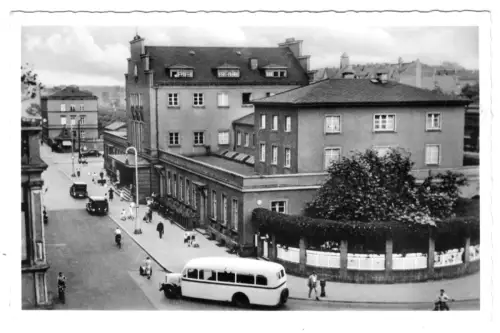 AK, Offenbach a. M., Straßenpartie mit Hauptbahnhof, Bus, um 1955